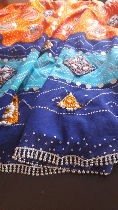 Conjunto indiano com top, saia e sari