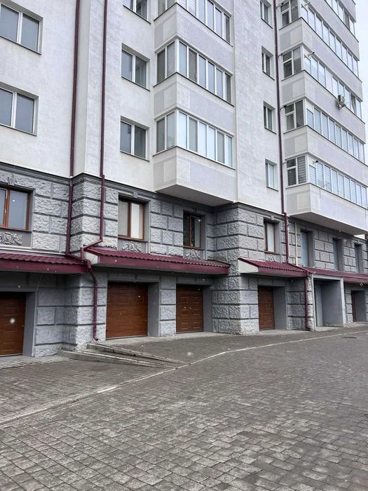 Продається простора 3 кім. квартира в новобудові площею 131 м2