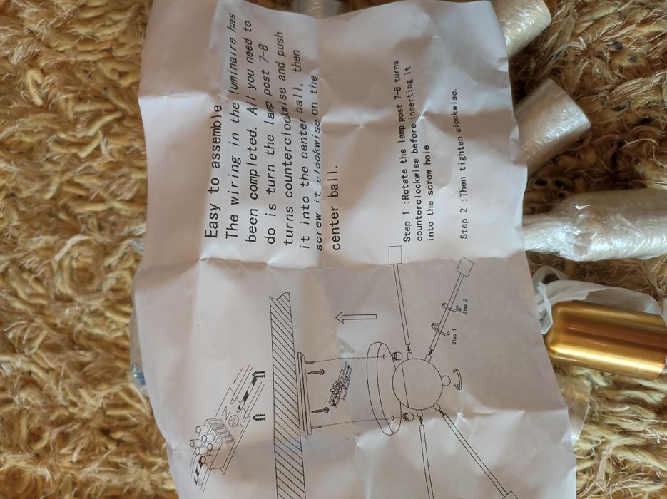 Nowy, nowoczesny żyrandol