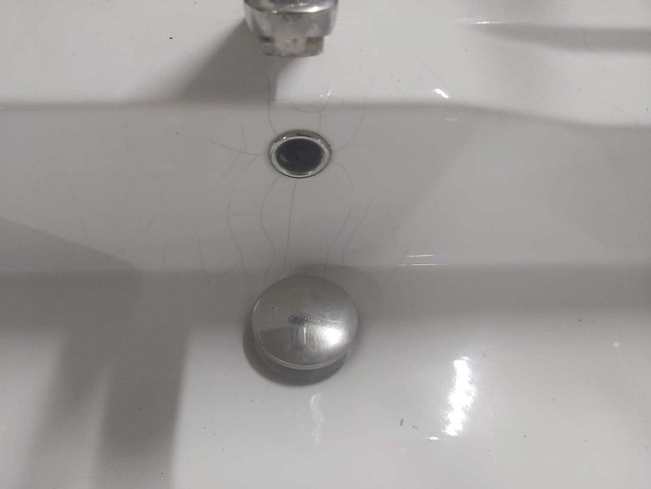 Movel Suspenso de WC com lavatório e torneira