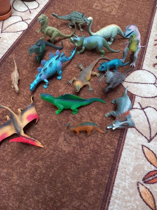 Figurki  dinozaurów