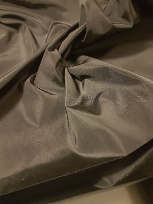 Tkanina czarna nieprzemakalna szer.150 cm.