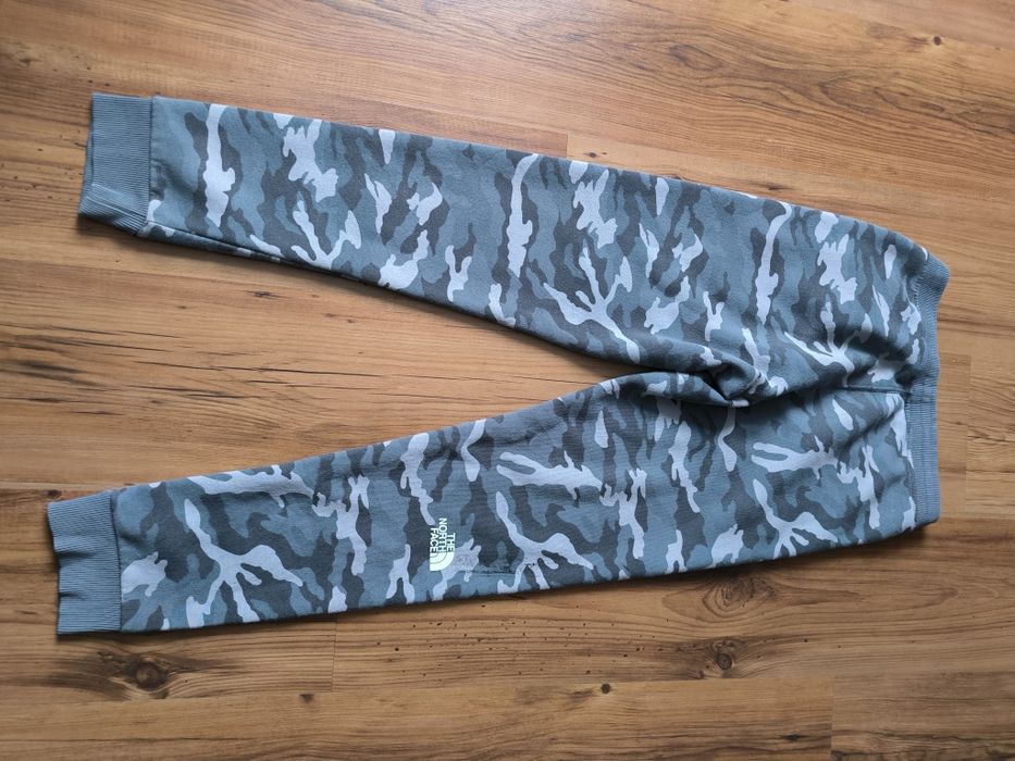 The North Face spodnie dresowe młodzieżowe L moro camo