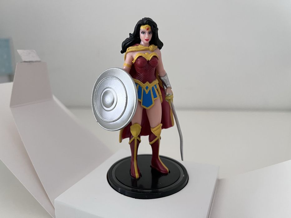 Bonecos DC Comics na Caixa