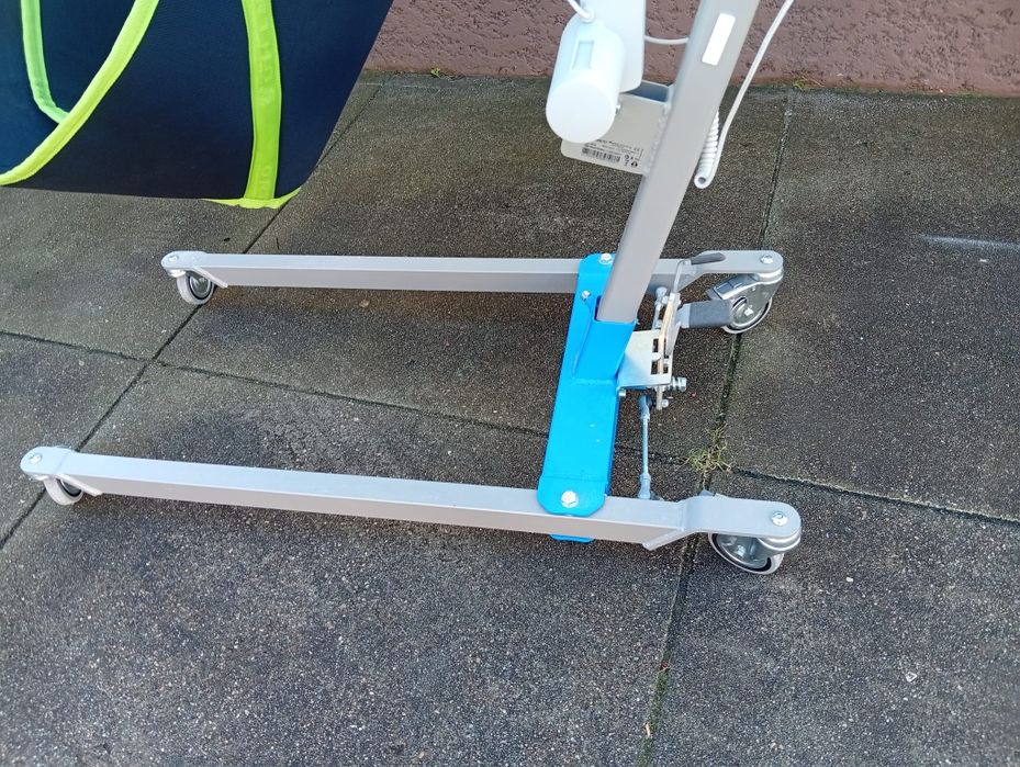 Grua de transferência para pessoas com mobilização reduzida