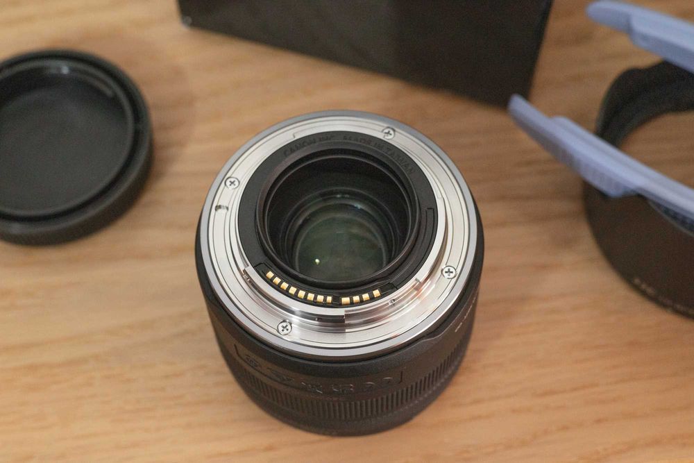 Canon RF 35mm F/1.8 Macro IS STM