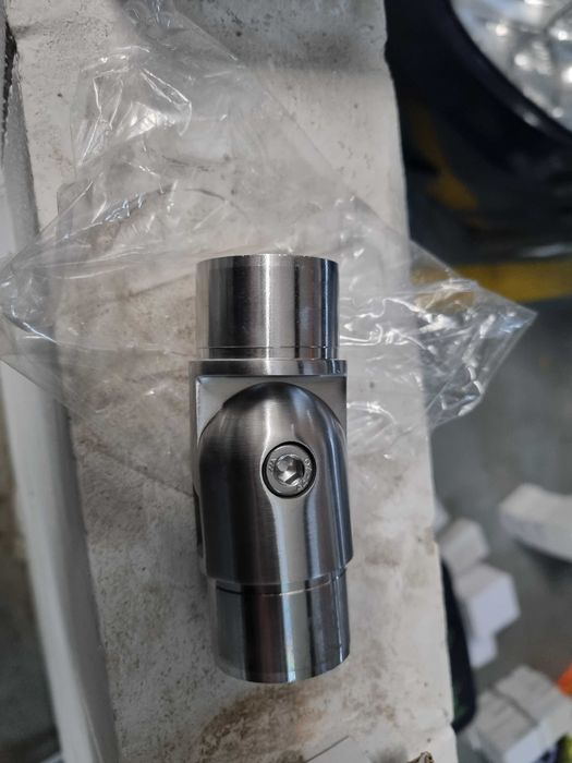 Kolana nierdzewne do pręczy, Uchwyty do szyb itp. Fi 42,4