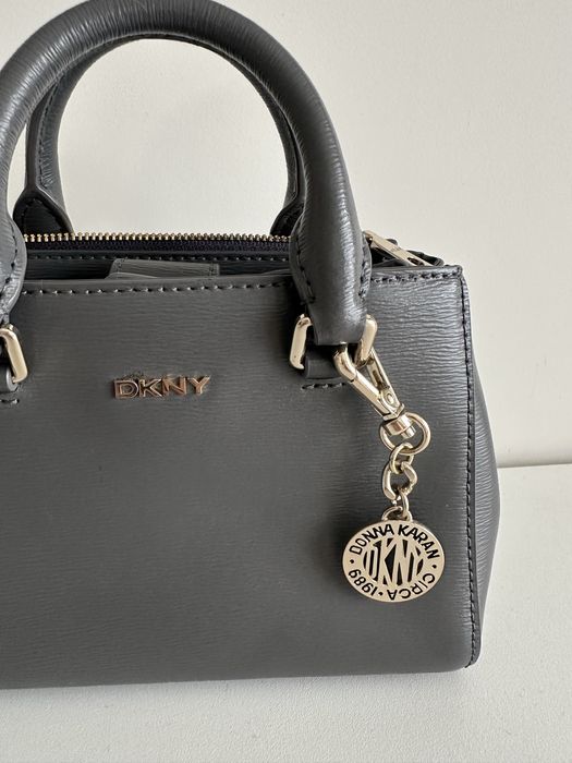 Szara torebka mini do ręki na ramię DKNY