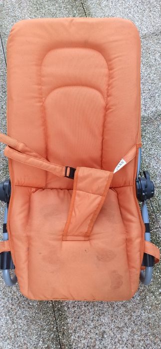 Berço para relaxar, cor de laranja, esta em bom estado