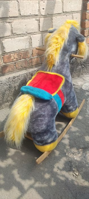Коник-гойдалка, іграшка