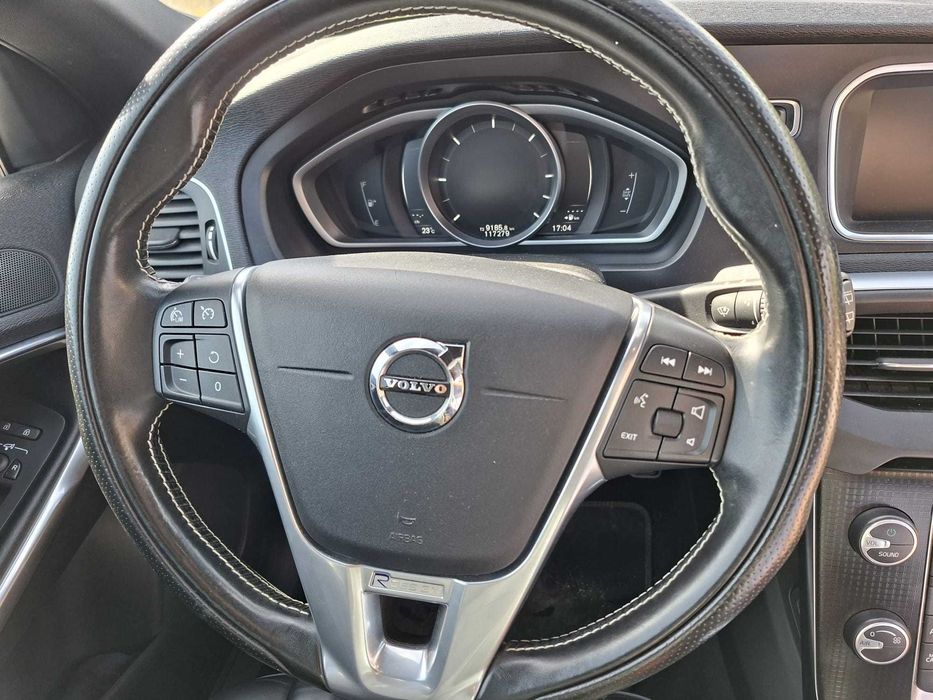 Volvo V40 R-Design 2016 – Full Extras - 117.279 km