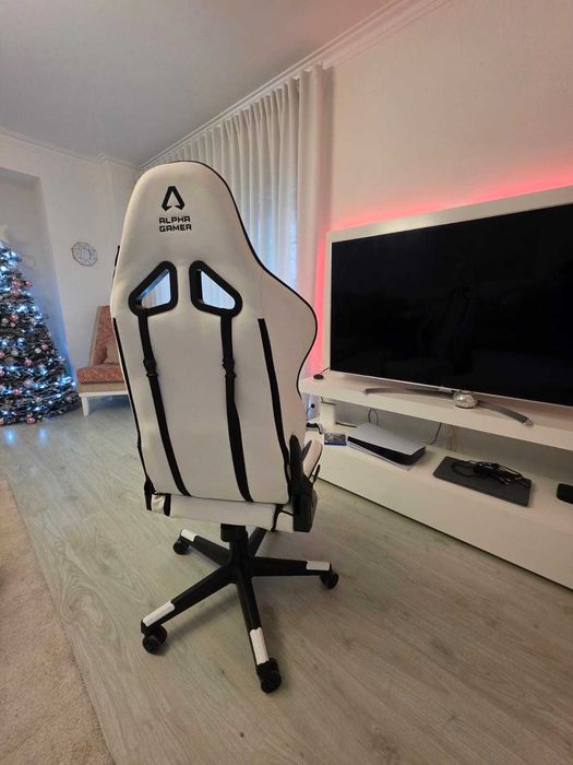 cadeira gaming Alpha Gamer Nimbus na versão branca e preta