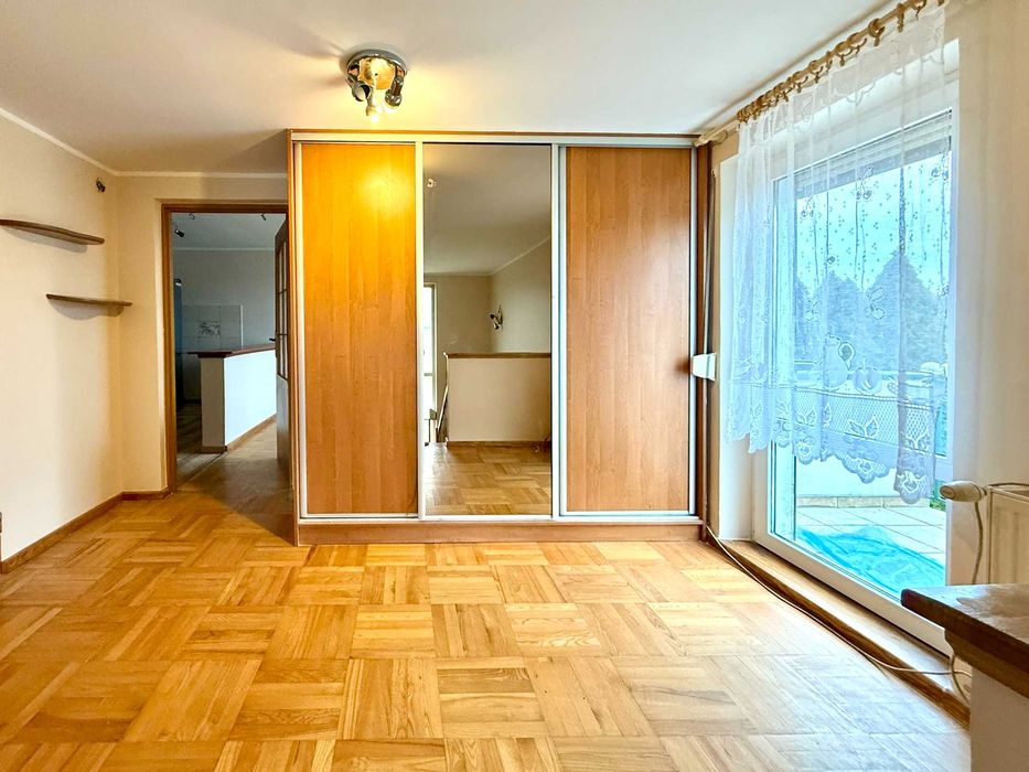 Na wynajem piętro domu (mieszkanie 2 pok.) z parkingiem