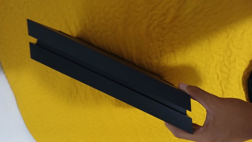 PS4 com dois comandos, uma capa para comando e jogos64740226593793123