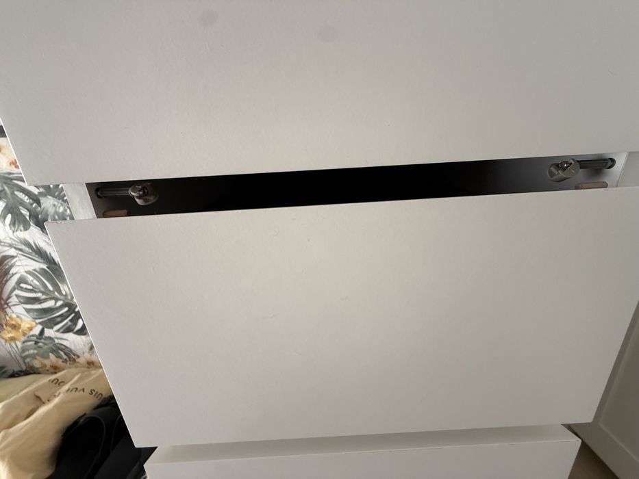Cómoda IKEA com espelho