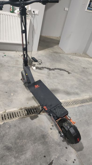 Куго г4 в хорошем состоянии смотрите описание!!!