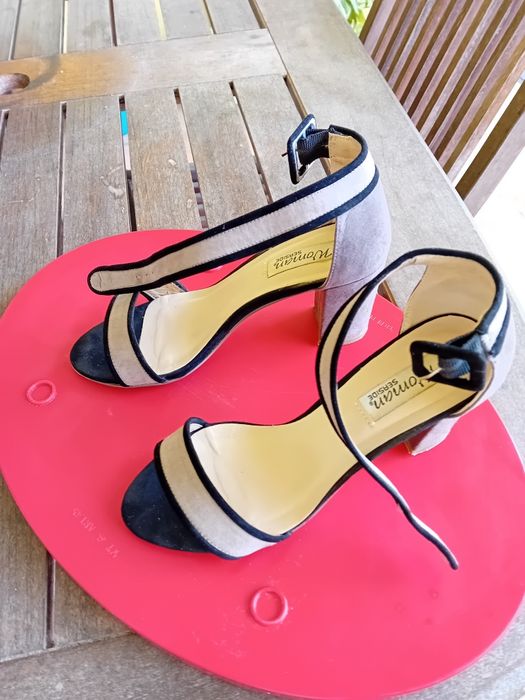 Sandálias de camurça