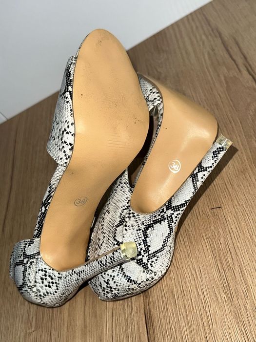 Szpilki 38 wężowa skórka 24 cm