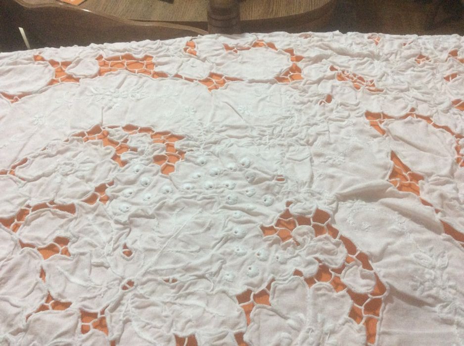 Toalhas de mesa em linho e renda