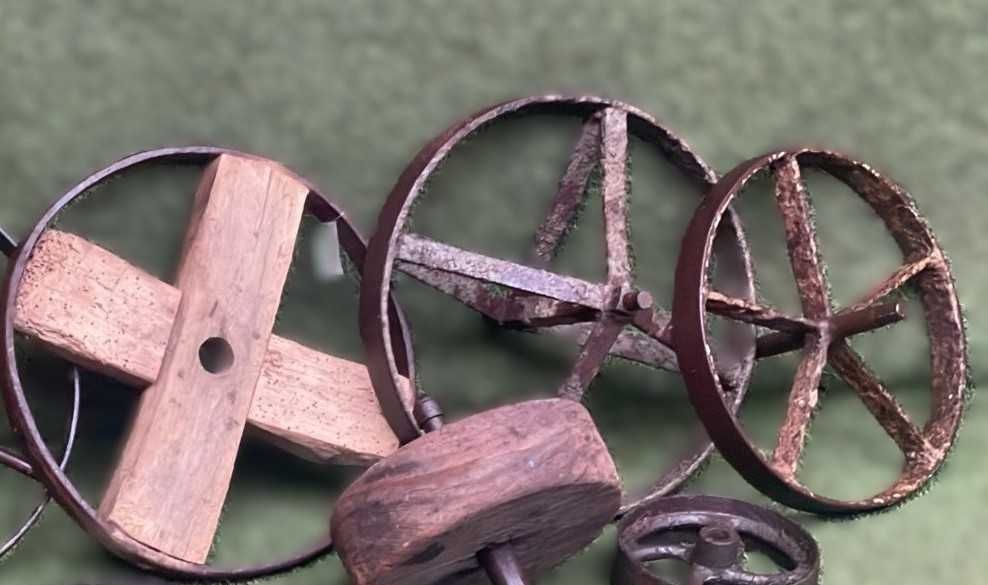 Rodas de engenhos de ferro e madeira - Antigas