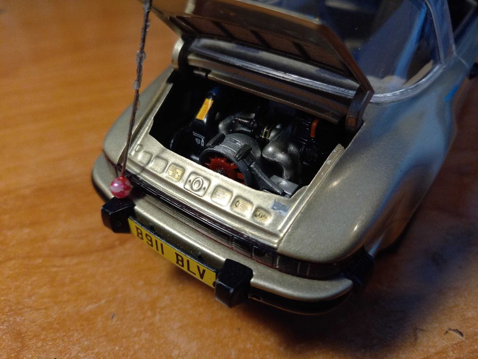 Porsche Carrera 911 Targa Turbo 1:24