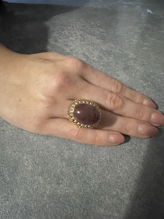 Pierscionek 14 k złoty PRL piękny kamień chalcedon.