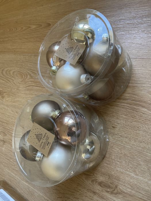 Bolas Natal douradas, castanhas e beges