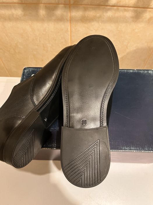 Нові шкіряні туфлі Braska