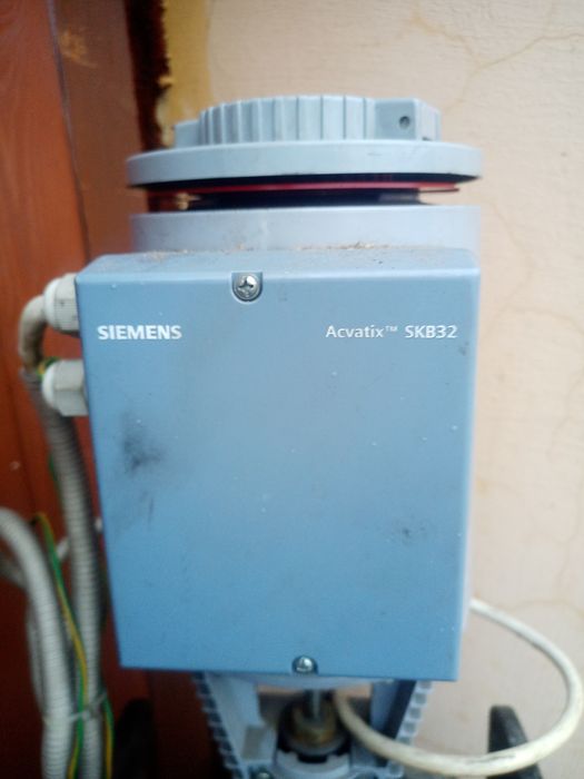 Siłownik termostatyczny z zaworem