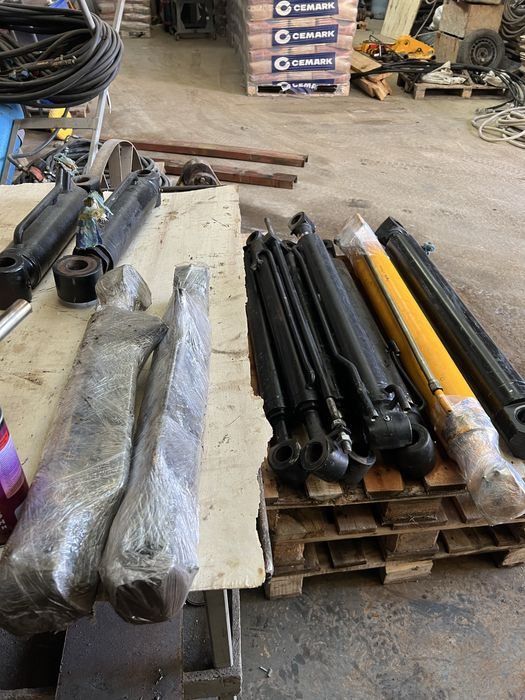 Стріла, циліндри, ковш jcb 3 cx