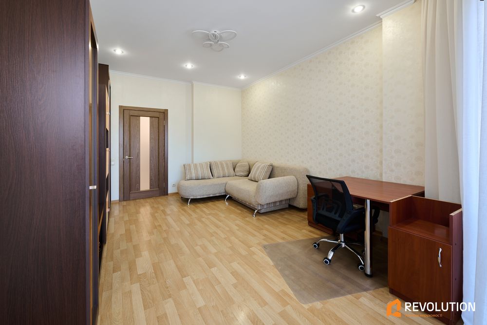 Без%, 3 кімн квартира вул. Дмитрівська 82, центр , метро, Лукʼянівська