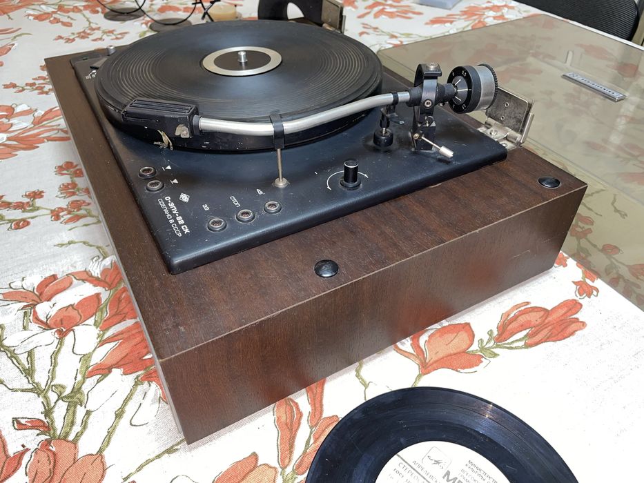 Проигрыватель винила Радиотехника 001, без ГЗМ, натуральный шпон