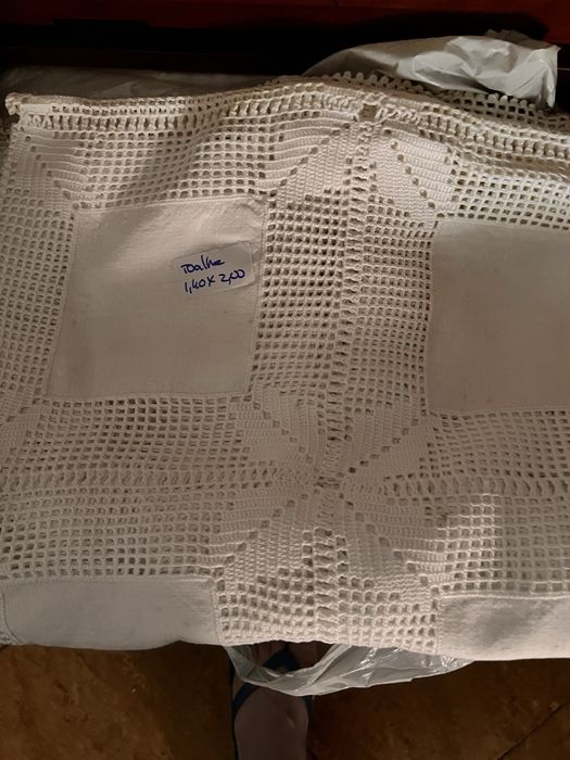 Vendo várias peças em linho e renda bordadas