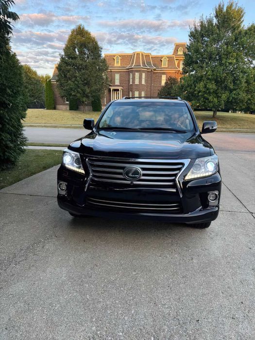 Lexus LX 570      2015