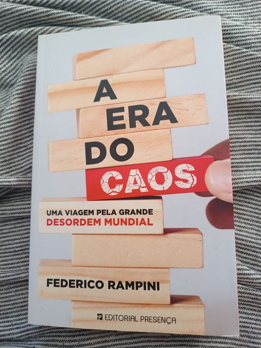 Lote livros de política e economia