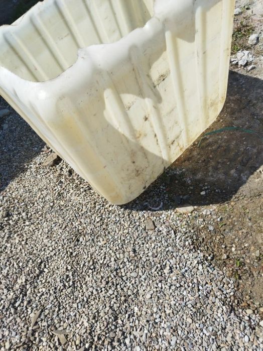 Zbiorniki plastikowe, kompost, zboże