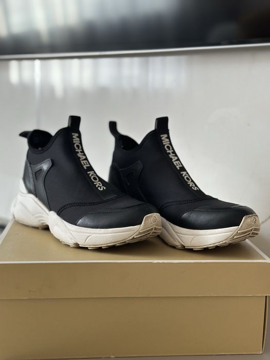 Продам кросівки Michael Kors