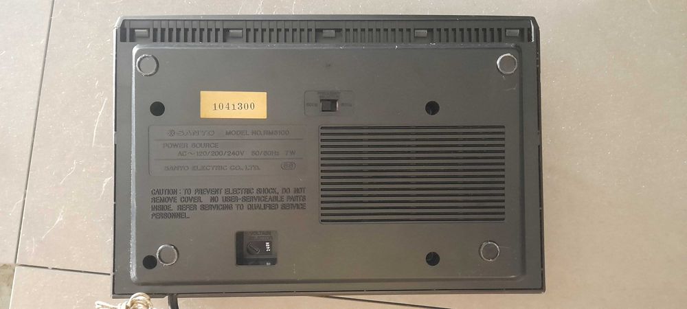 Rádio Despertador Sanyo (vintage)