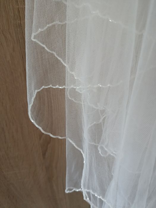 Welon ślubny z kryształkami średni na grzebyku