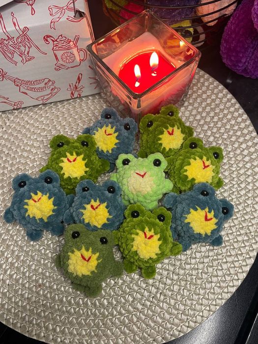 Брелочки ручної роботи, жабки, мишки, капібари, бджілки, котики, акули