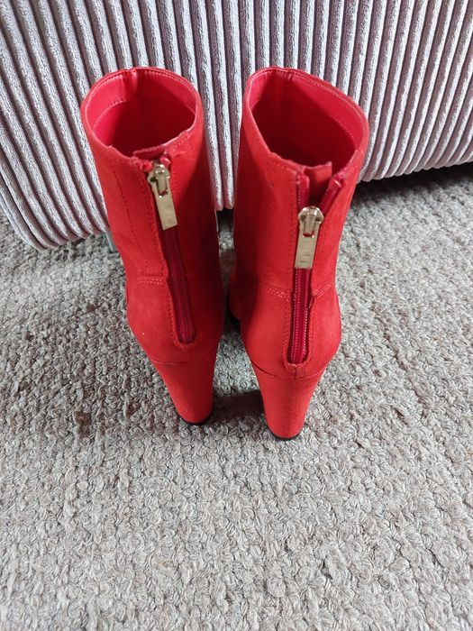 Czerwone botki na słupku River Island 36