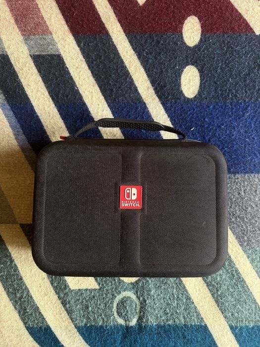 Nintendo Switch com mala e controle extra