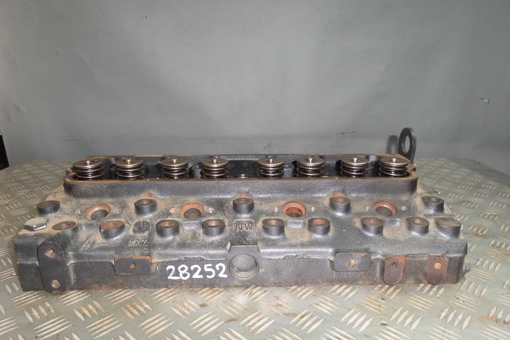 Głowica do silnika Perkins 4.236. Cylinder head Perkins 4.236