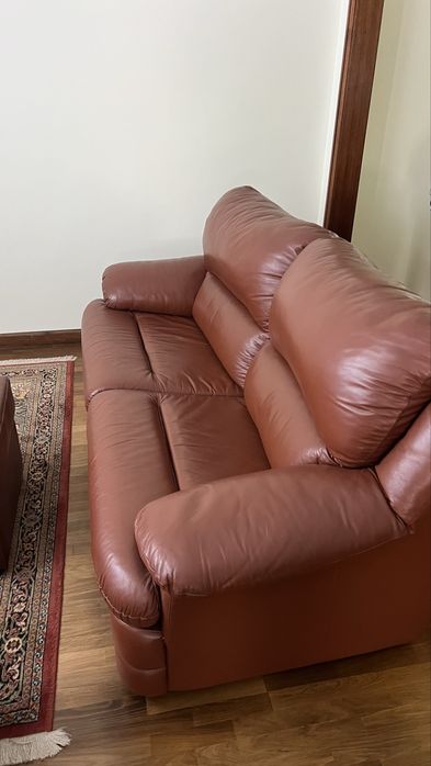 Sofa castanho em pele