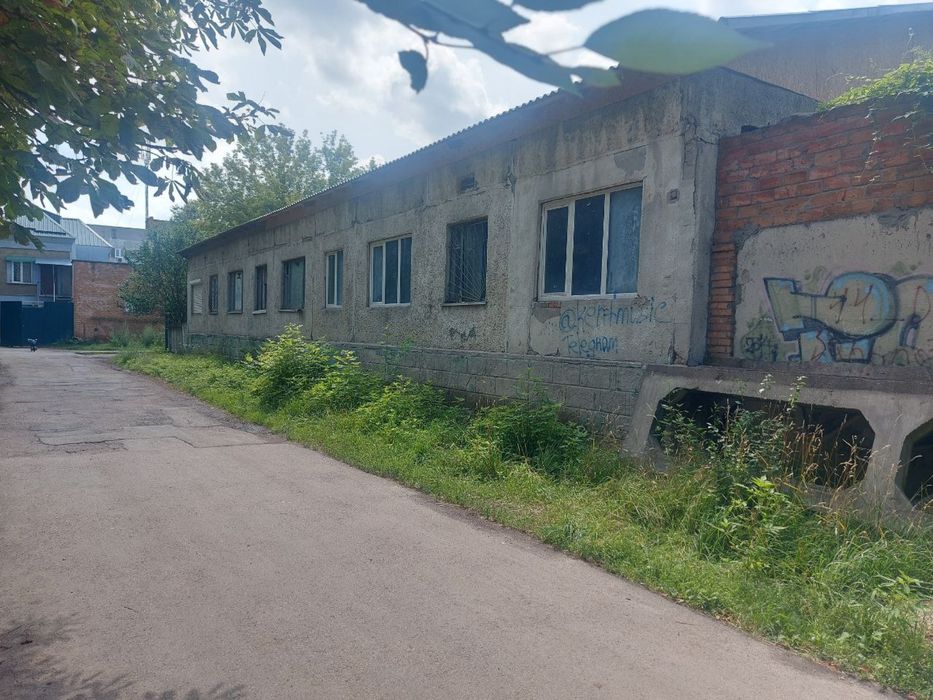 Продаж комерційного приміщення та гаражів (Центр, м. Ніжин)