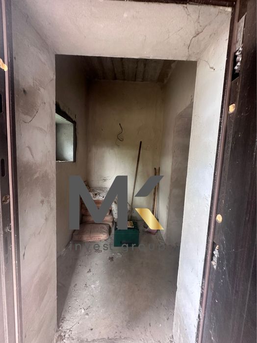 Продаж двоповерхового будинку з великою ділянкою. Стоянка-2