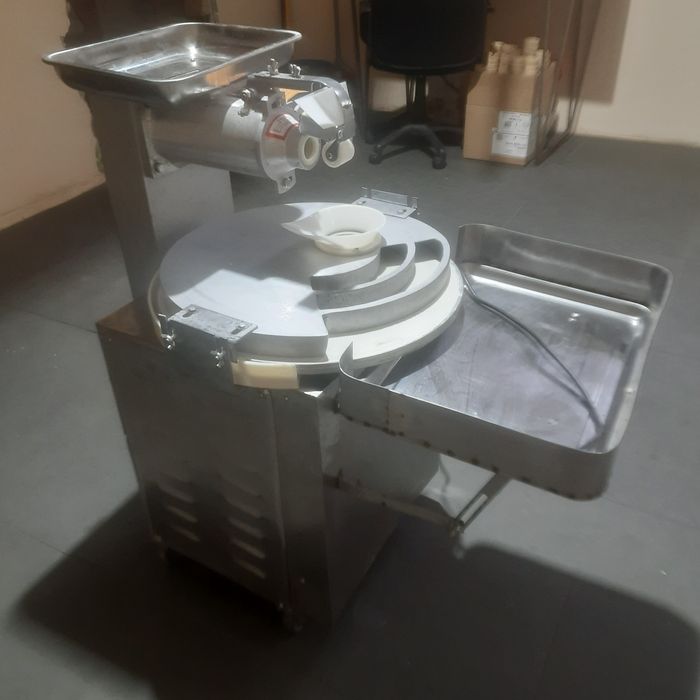 Тістоділільна округлювальна машина