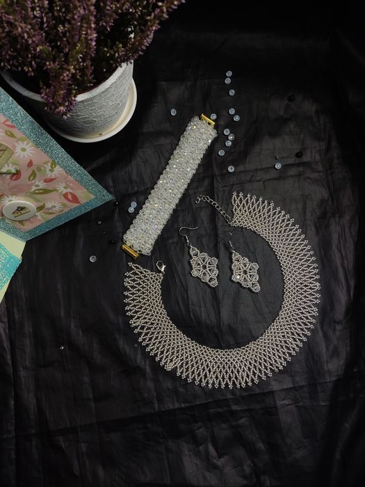 Набір силянка  браслет  сережки виконан з чеського бісеру та скляних