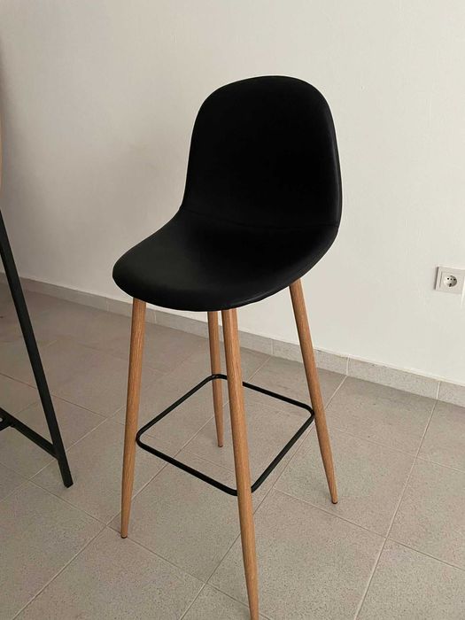 Secretária alta com Banco alto