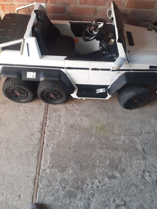 Mercedes 6x6na akumulator